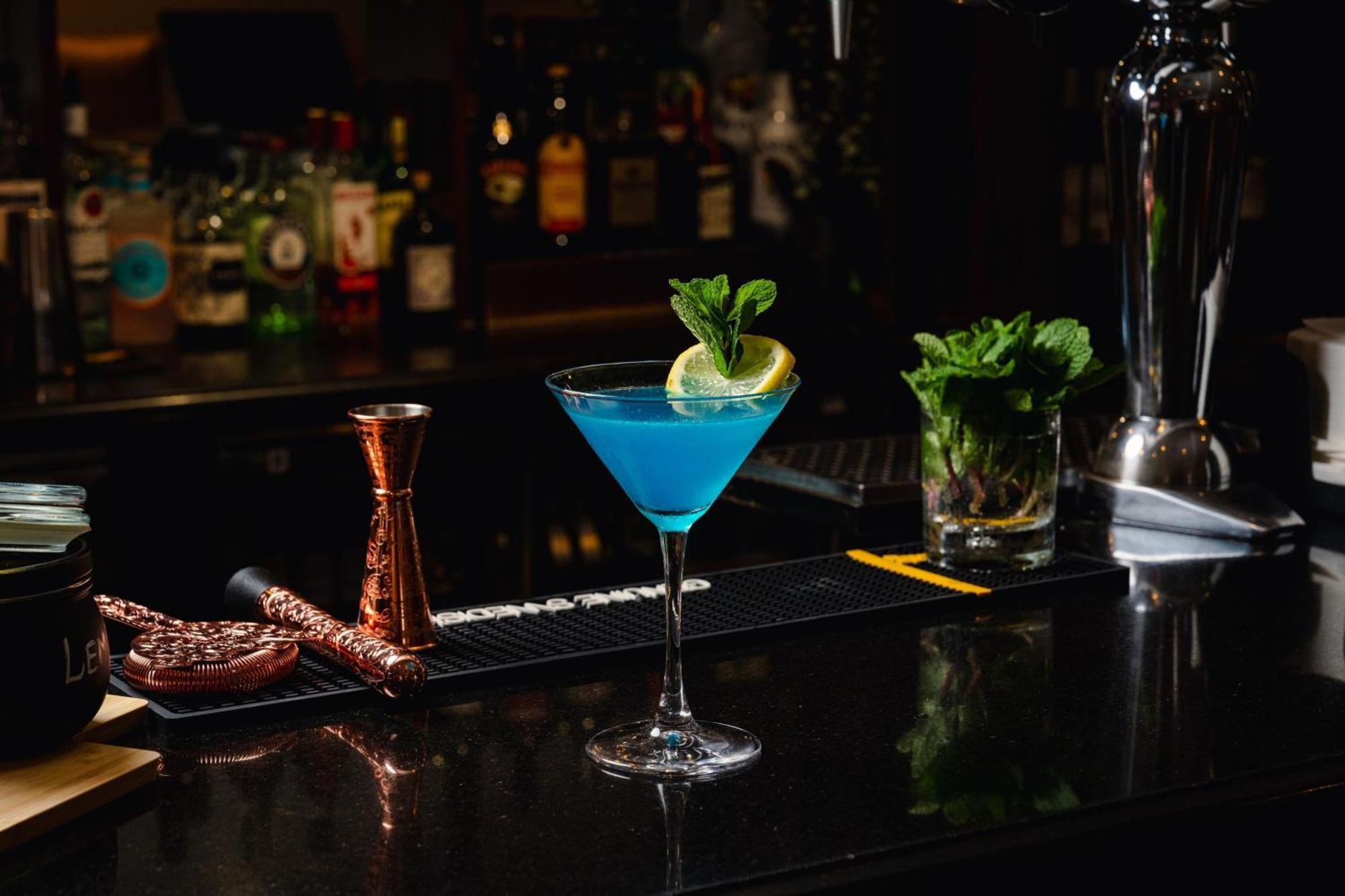 Delta Hotels By Marriott Heathrow Windsor Bagian luar foto