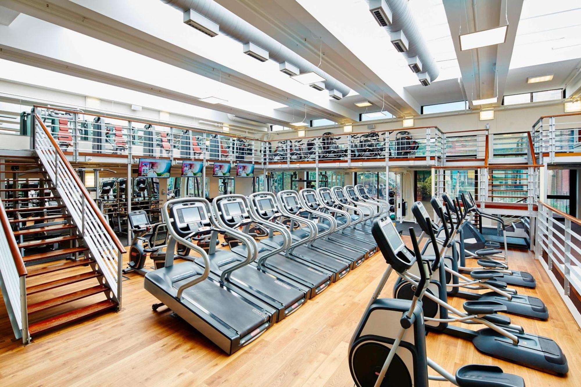 Delta Hotels By Marriott Heathrow Windsor Bagian luar foto